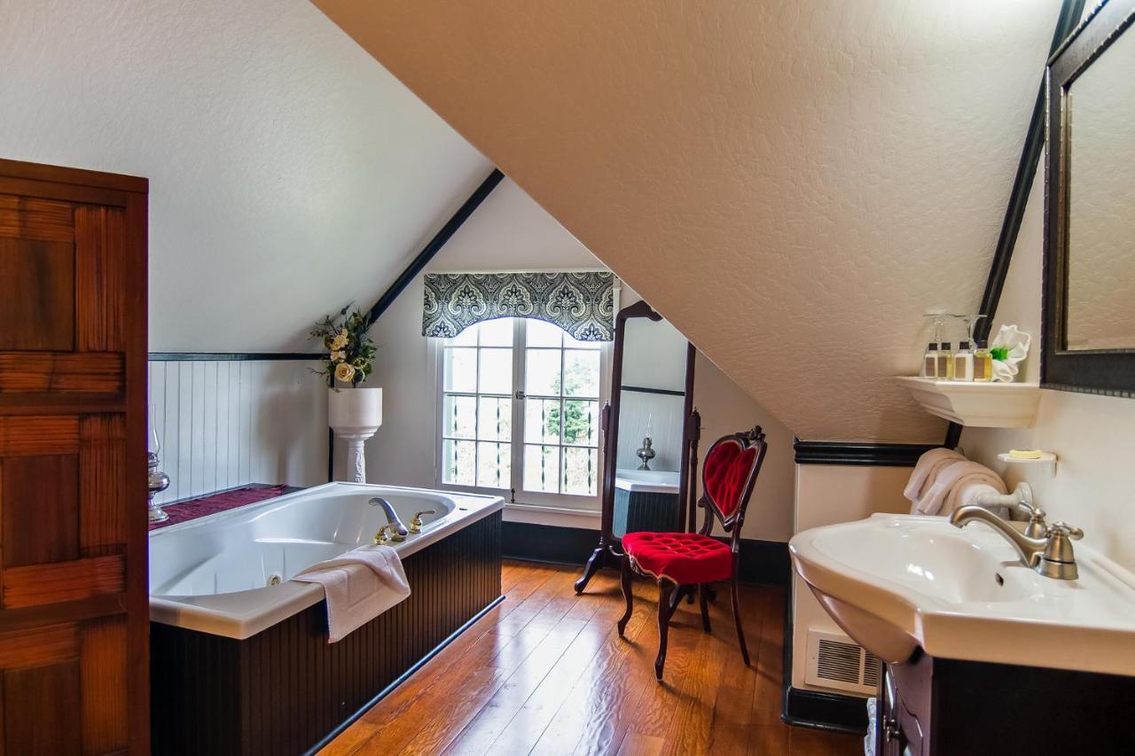 The Campbell House 3*